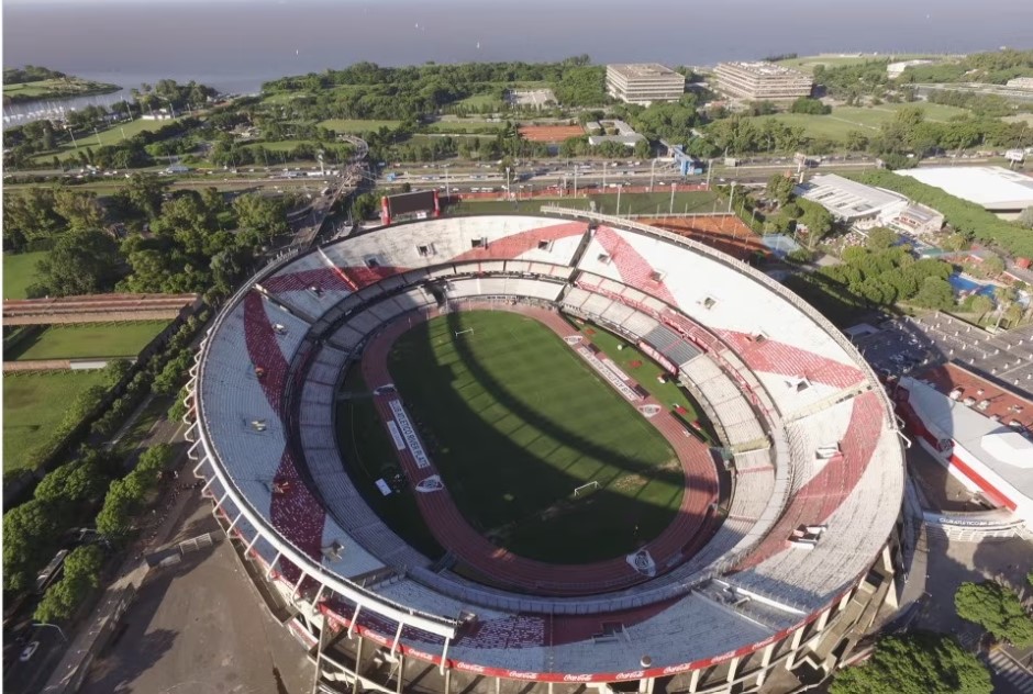 Sân vận động lớn nhất ở tượng đài Antonio Vespucio Liberti - Cakhia TV
