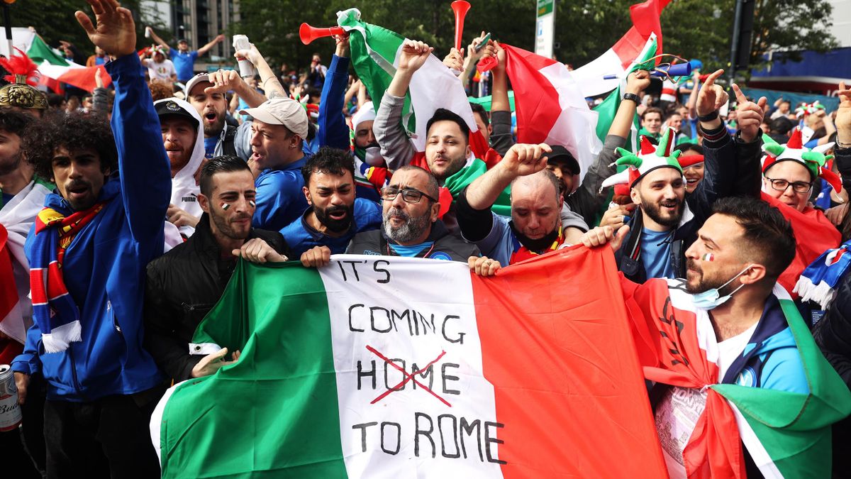 Euro 2020, Italia-Spagna: Pizza, pasta e tiraggir: i tifosi italiani invadono Wembley - Eurosport